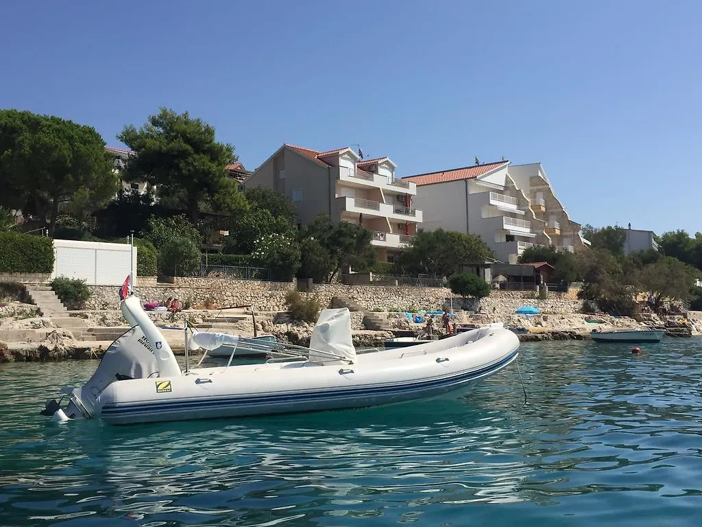 Apartments Dominika Trogir 0*,